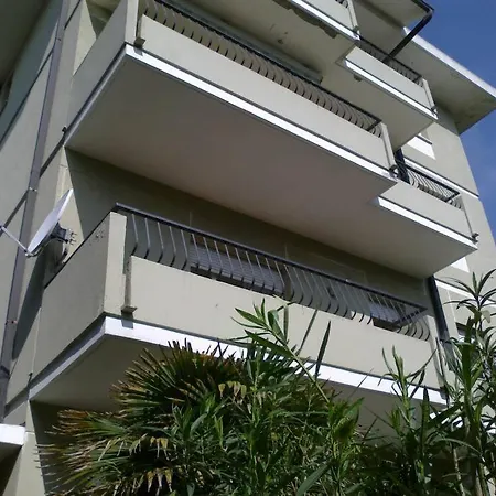 Cute 100 Mt From The Beach! *