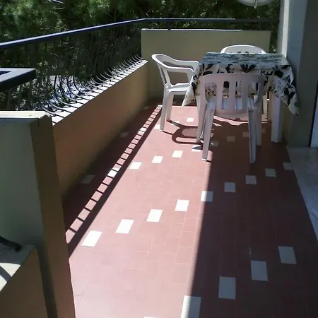 Cute 100 Mt From The Beach! *