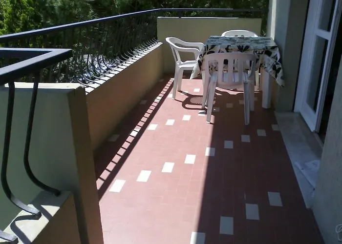 Cute 100 Mt From The Beach! *